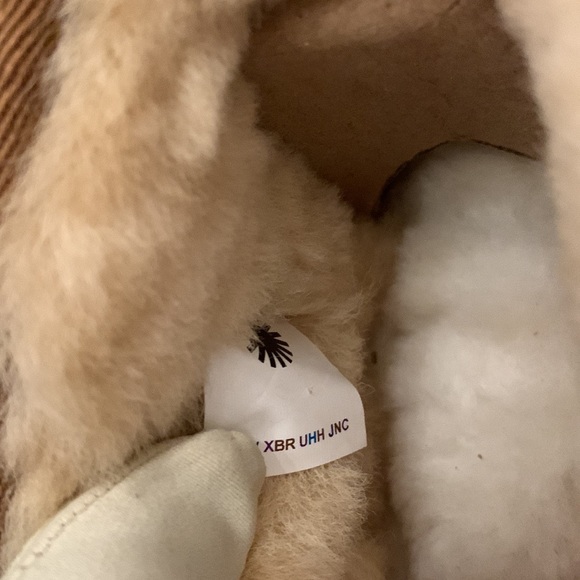 UGG Classic Ultra Mini
Boots Chestnut 
Women's ships today - Picture 9 of 12